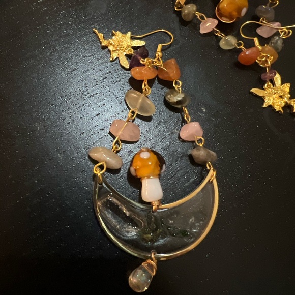New! Glass And Resin Mushroom Crystal And Fairy 🧚 Teardrop Botanical Earrings - Picture 5 of 6